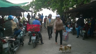 Đóng bến phà khiến người dân khó khăn qua sông