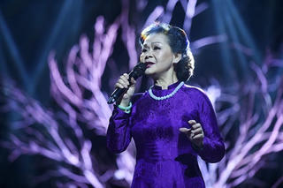 Khánh Ly và Hồng Nhung hội ngộ trên sân khấu