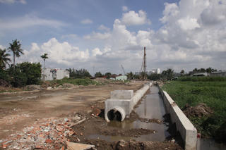 Đừng để người dân 'cõng phí'