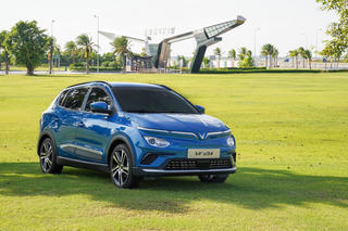 Màn ra mắt mắt mãn nhãn của 'bom tấn' xe điện VF e34 xô đổ mọi kỷ lục