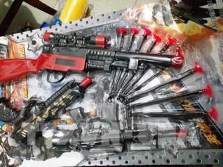 Quảng Bình: Bắt vụ vận chuyển trái phép hơn 25.000 khẩu súng đồ chơi