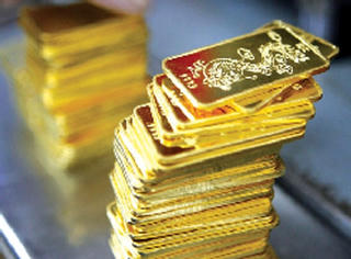 Giá vàng tiếp tục giảm