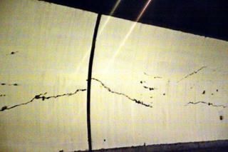 Hầm đường bộ Hải Vân xuất hiện vết nứt