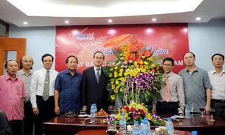 Chủ tịch Nguyễn Thiện Nhân thăm, chúc mừng báo VietNamNet