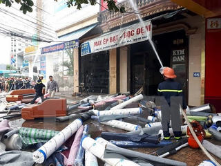 Cửa hàng đệm Kymdan cháy dữ dội, suýt thiêu rụi các nhà lân cận