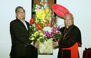 Thường trực Ban Bí thư Lê Hồng Anh chúc mừng lễ Giáng sinh