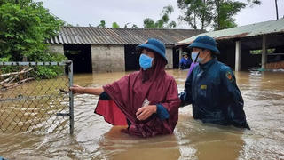 Nghệ An: Mưa lũ khiến 1 người chết, 696 căn nhà bị sập
