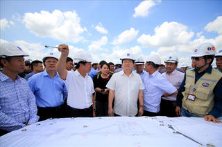 Miền Nam thiếu điện nhưng các dự án nhiệt điện vẫn 'không vội được đâu'