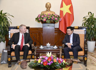 Phó Thủ tướng, Bộ trưởng Ngoại giao Phạm Bình Minh tiếp Đại sứ Hoa Kỳ Ted Osius chào từ biệt