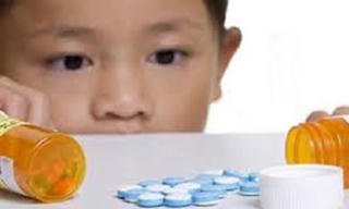 Bị bố mắng, bé trai uống thuốc chống động kinh tự tử