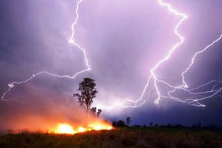 Canh huyệt, 3 người bị sét đánh chết