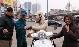 Trông xe miễn phí cho người dân tới lễ chùa Phúc Khánh