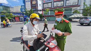 Chuẩn bị những giấy tờ gì khi qua chốt kiểm soát dịch Covid-19 vào Hà Nội?