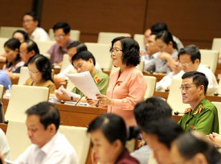 Quốc hội thảo luận Bộ luật Hình sự (sửa đổi) Nghiêm khắc với tội phạm tham nhũng