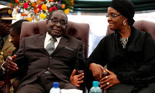 Zimbabwe: Gia đình Mugabe nhận 10 triệu USD cùng quyền miễn truy tố