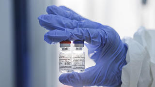 Bỏ qua cáo buộc với vaccine Nga, nhiều nước sẵn sàng thử ‘Sputnik-V’