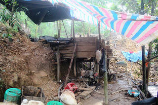 Khai thác vàng trái phép ở mỏ vàng Bồng Miêu – Bài 1: Xâm nhập bãi vàng