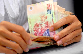 Nguồn thu từ dầu lao dốc, ngân sách trông vào đâu