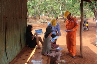 Giúp bà con sử dụng điện an toàn