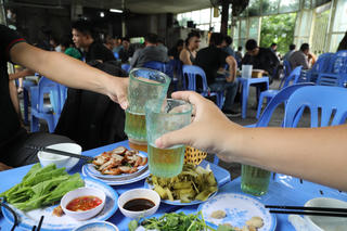 Lạm dụng rượu bia: Báo động đỏ