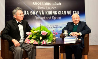 Ra mắt sách 'Tên lửa đẩy và không gian vũ trụ'