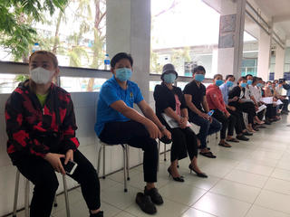 Tiêm thử nghiệm vaccine 'Made in Việt Nam' giai đoạn 2 cho tình nguyện viên ở Long An