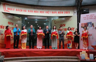 Sách - Bầu trời tri thức