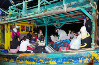 Cà Mau: Cách ly 34 người nhập cảnh trái phép lúc nửa đêm