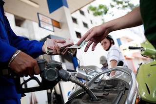 Giá xăng được giữ nguyên, chỉ tăng giá dầu