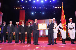 Tạp chí Cộng sản đón nhận Huân chương Hồ Chí Minh lần thứ hai