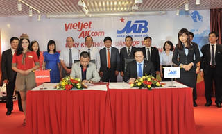 Vietjet ký kết hợp tác với Ngân hàng TMCP Quân đội (MB)