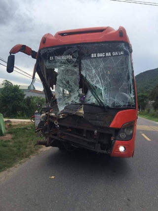 Tai nạn liên hoàn, khiến nhiều hành khách hoảng sợ