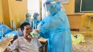 Tận tụy đến xót xa