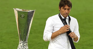 Inter Milan thua Sevilla, HLV Conte thừa nhận nguy cơ bị sa thải