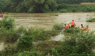 Tập bơi trên sông Hiếu, nam sinh đại học đuối nước tử vong