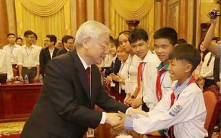 Tổng bí thư, Chủ tịch nước gặp các học sinh, sinh viên xuất sắc