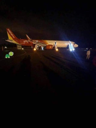 Máy bay gặp sự cố, 207 hành khách thoát hiểm một cách ngoạn mục