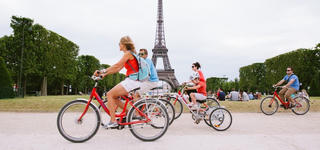 Người Paris trở về với… xe đạp