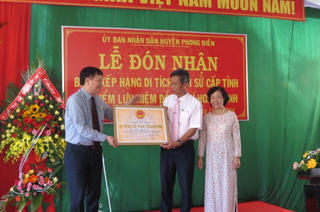 Huyện Phong Điền đón Bằng xếp hạng di tích địa điểm lưu niệm Đồng chí Hoàng Anh