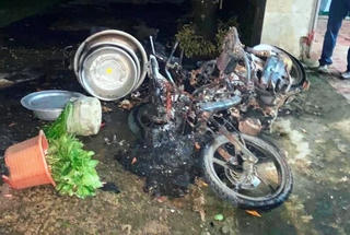 Tự đốt 3 chiếc xe sau khi 'ngấm tửu'