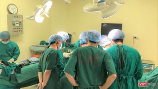 Tạo hình khuyết hổng, bảo tồn chân cho bệnh nhân ung thư xương