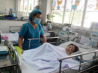 Mổ nội soi cắt bướu gan cho bệnh nhi