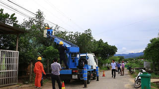 Tích cực khắc phục sự cố phục vụ điện cho các huyện miền núi
