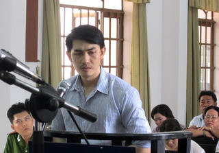 4 năm tù cho gã “phi công” phong tình, tham tiền