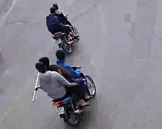 Bắt giữ nhóm thanh niên mang vũ khí ‘diễu’ phố