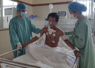 Sử dụng kỹ thuật ECMO cứu sống bệnh nhân nghèo, không đủ tiền trả viện phí