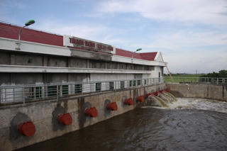 Thái Bình: Cấm biển, hoãn họp, sơ tán dân, kêu gọi tàu thuyền vào bờ