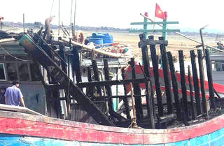 Thanh Hóa: Điều tra vụ tàu cá bất ngờ bốc cháy trong đêm