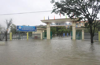 Quảng Nam, Quảng Ngãi: Mưa lớn gây ngập nặng vùng trũng thấp