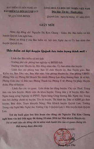 Giấy mời liên hoan Giám đốc BHXH nghỉ hưu có đóng dấu đỏ